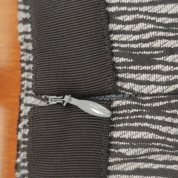 *SOLD* NWOT Ann Taylor Skirt Size 10 - Picture 8 of 10